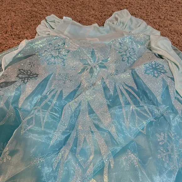 Elsa - Picture 3 of 5